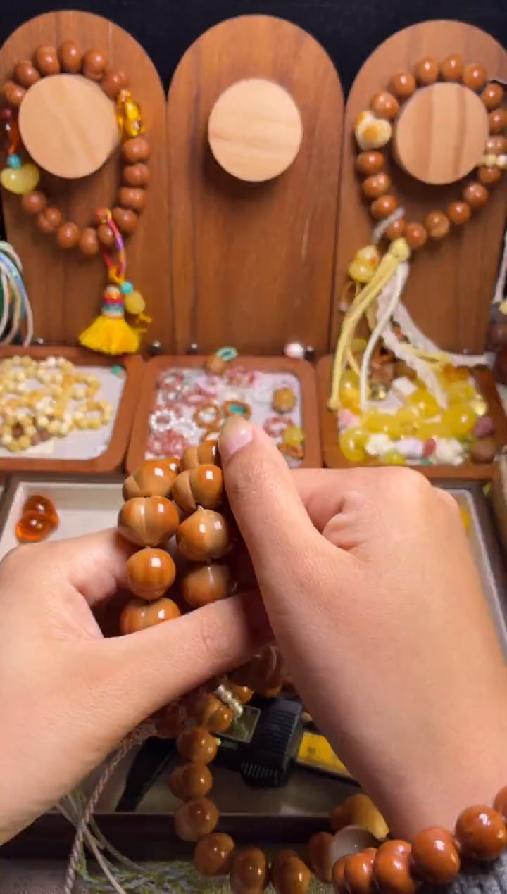 手串猴头核桃睡***?单配饰：俏色透爱心