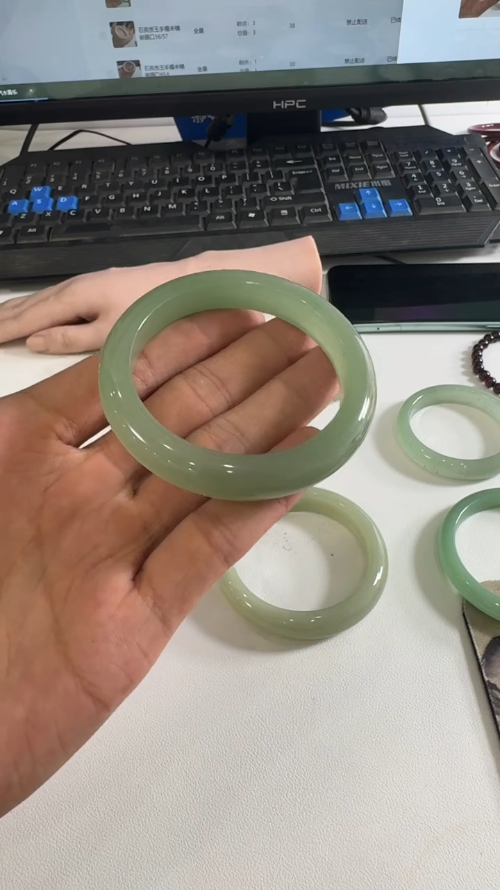 石英质玉手镯未镶嵌圈口58