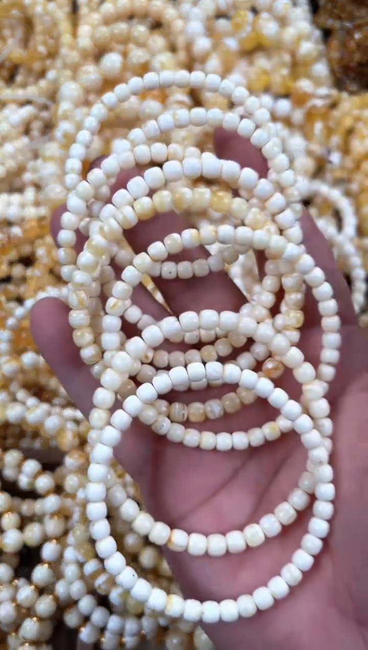 未镶嵌琥珀裸石ZZ4   5+左右多样性一条