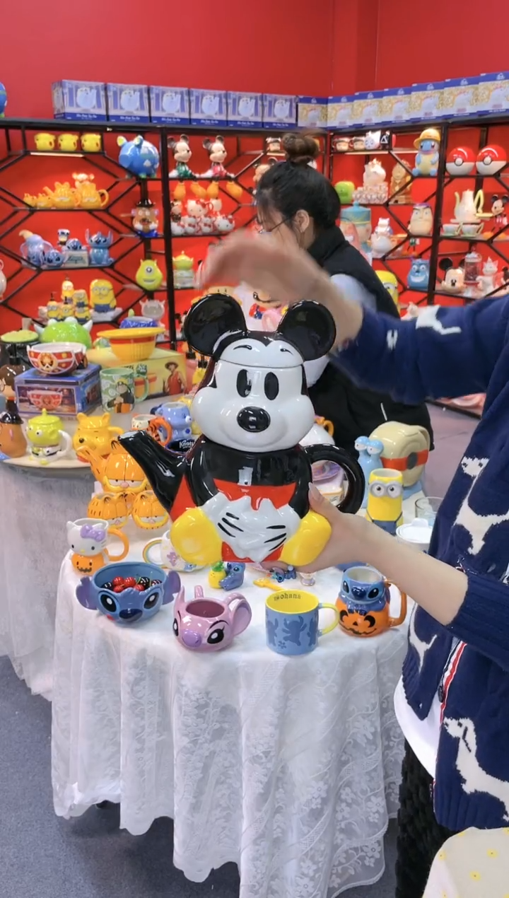 【闪购商品】1@@米奇陶瓷一体水壶