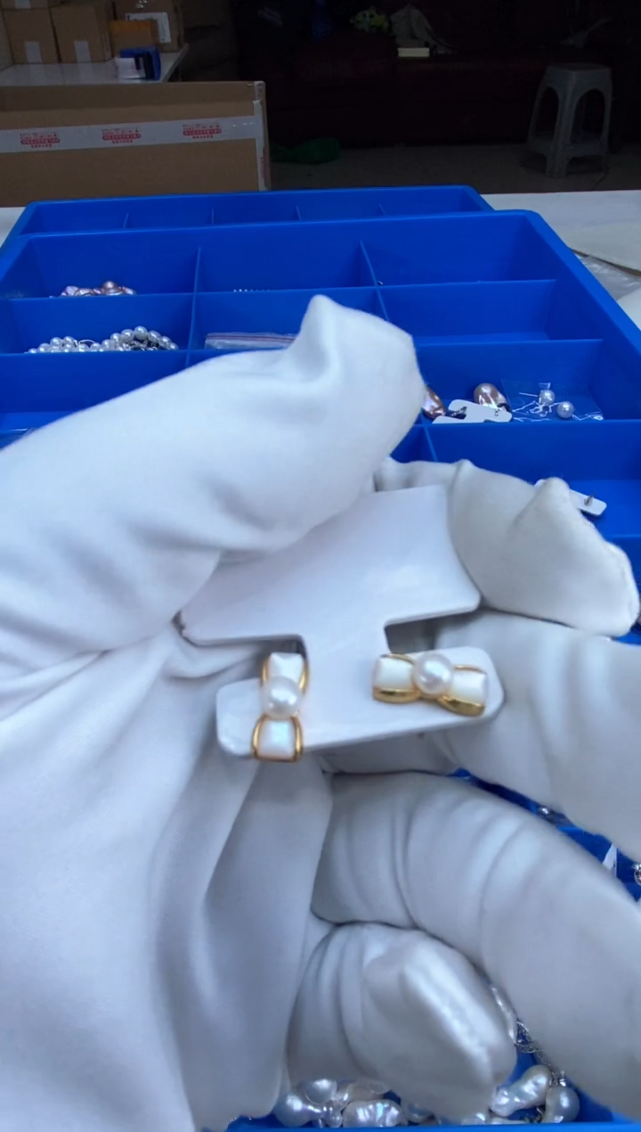【闪购商品】淡水珍珠耳饰银S925镶嵌蝴蝶结