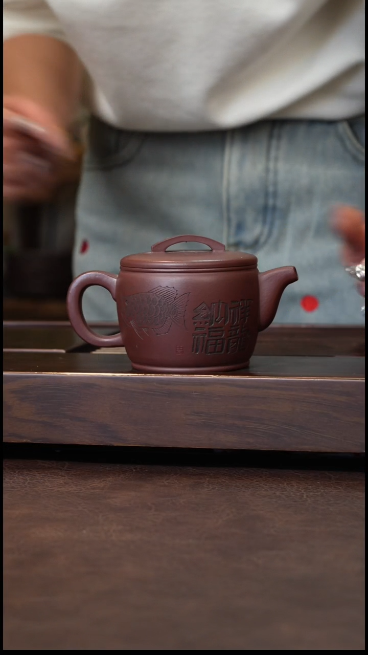 茶壶紫砂紫泥刻绘汉瓦180cc左右