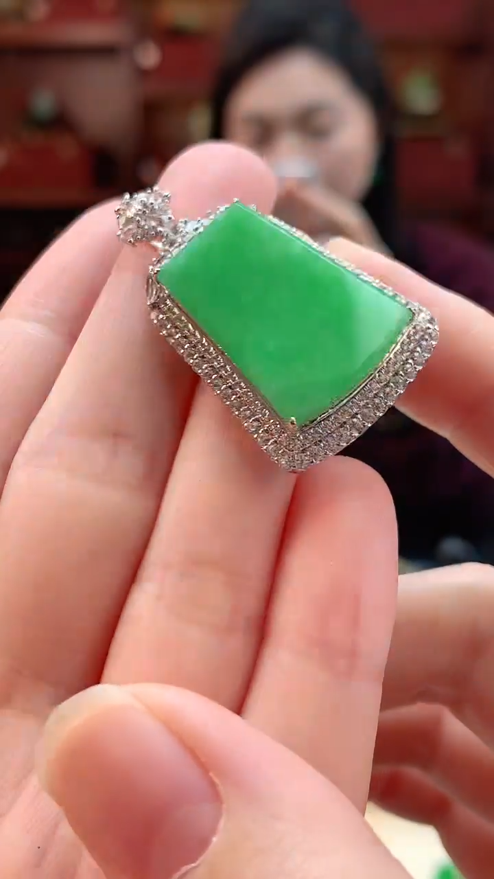 【闪购商品】翡翠颈饰18K金镶嵌赠礼盒证书 敏