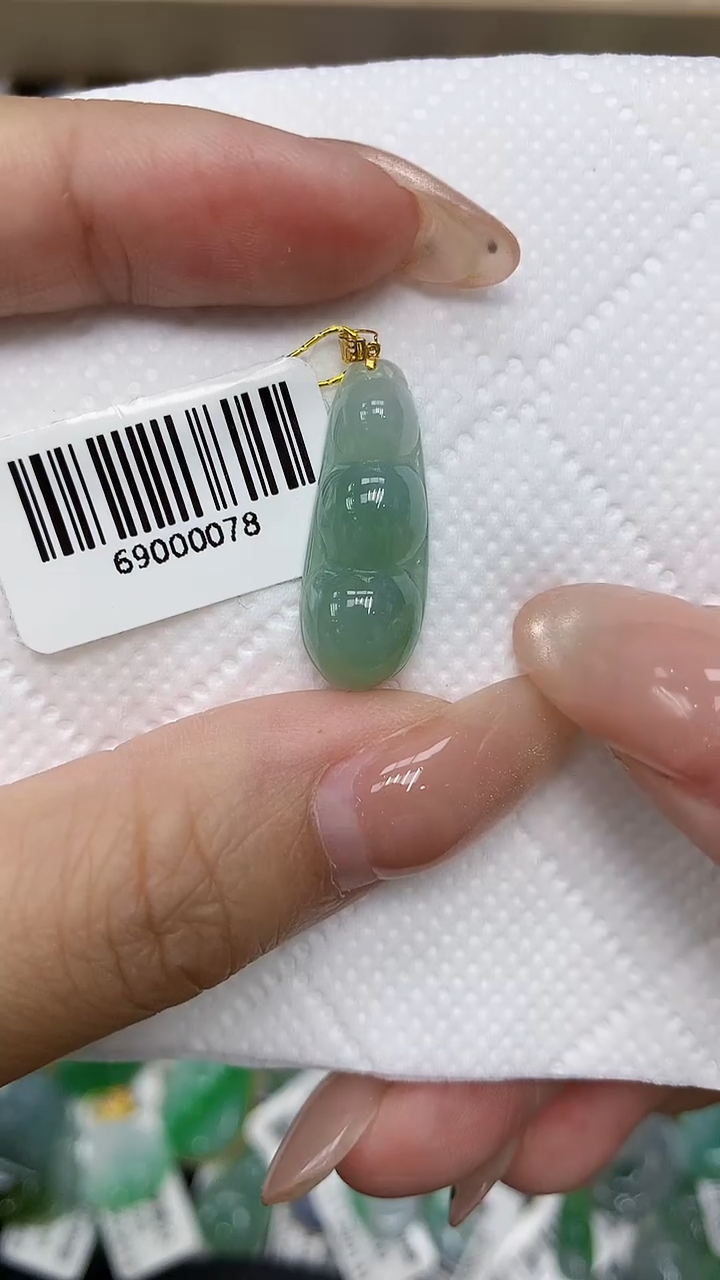 颈饰18K金镶嵌翡翠111111111