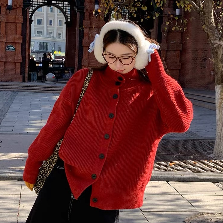 高领扣子毛衣女秋冬2025新款针织开衫外套新年穿搭宽松上衣