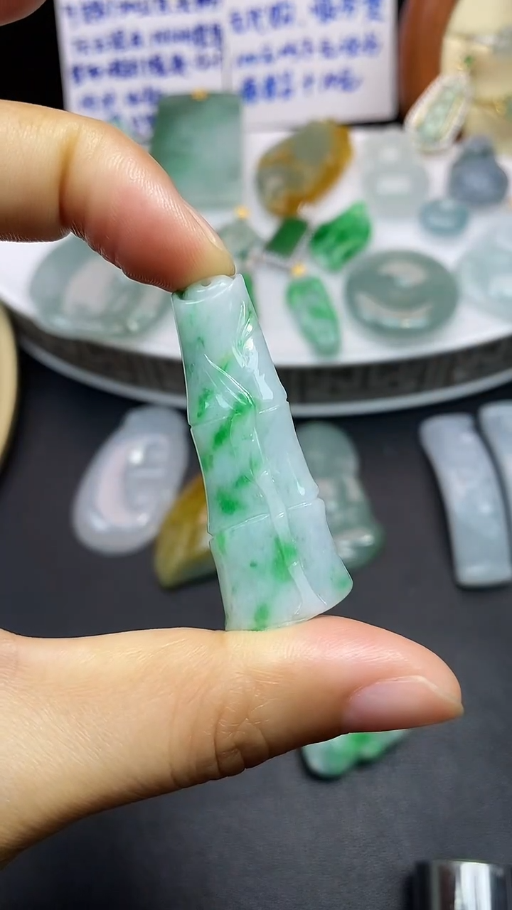 颈饰未镶嵌翡翠吊坠