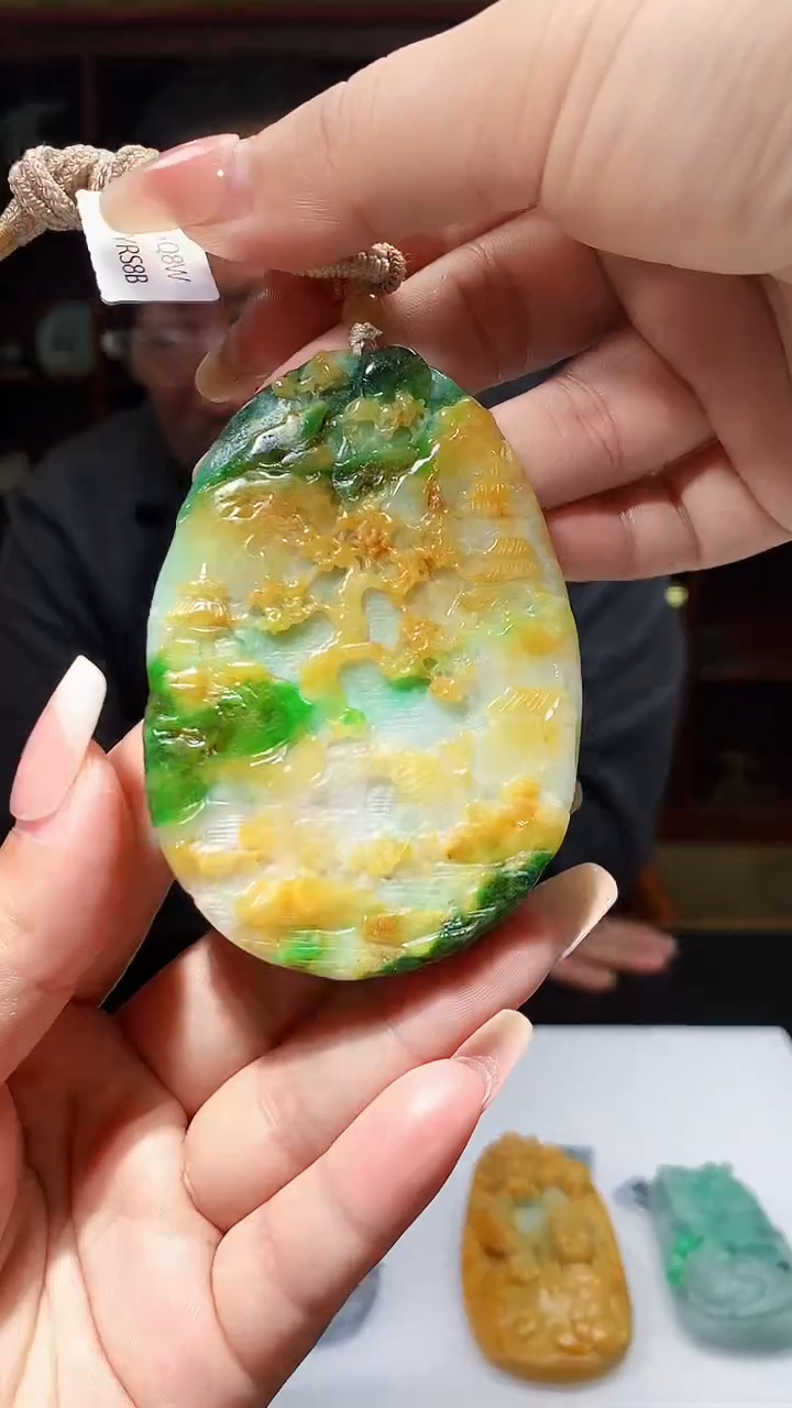 【闪购商品】定制翡翠未镶嵌1049xx-毛货挂件29