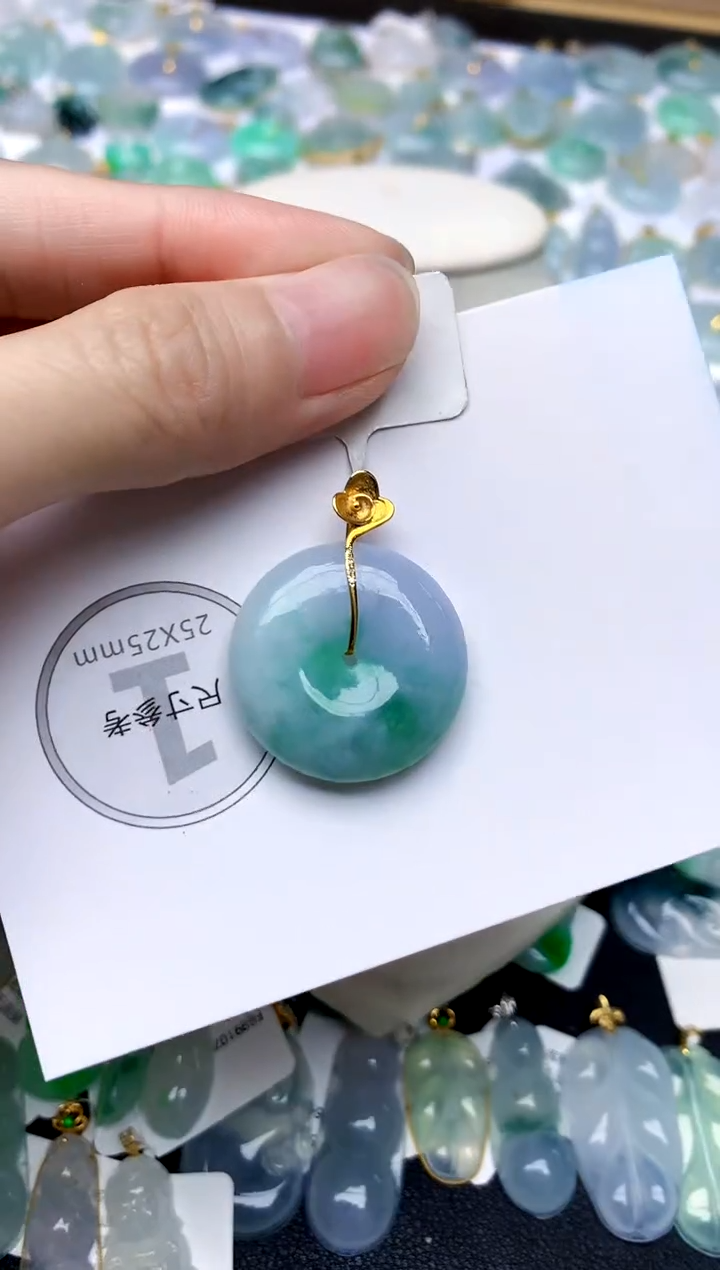 颈饰18K金镶嵌翡翠天然A货翡翠