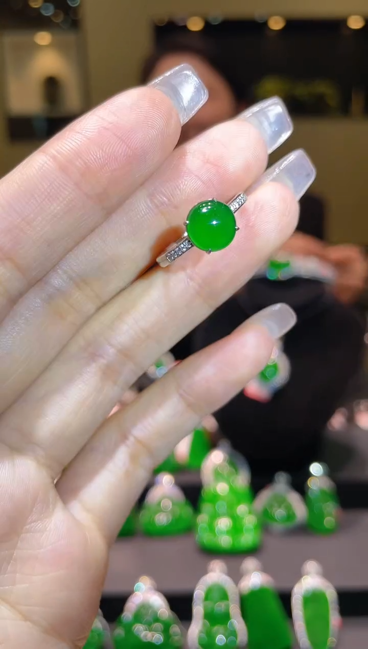 【闪购商品】翡翠吊坠(不含链)18K金镶嵌A17