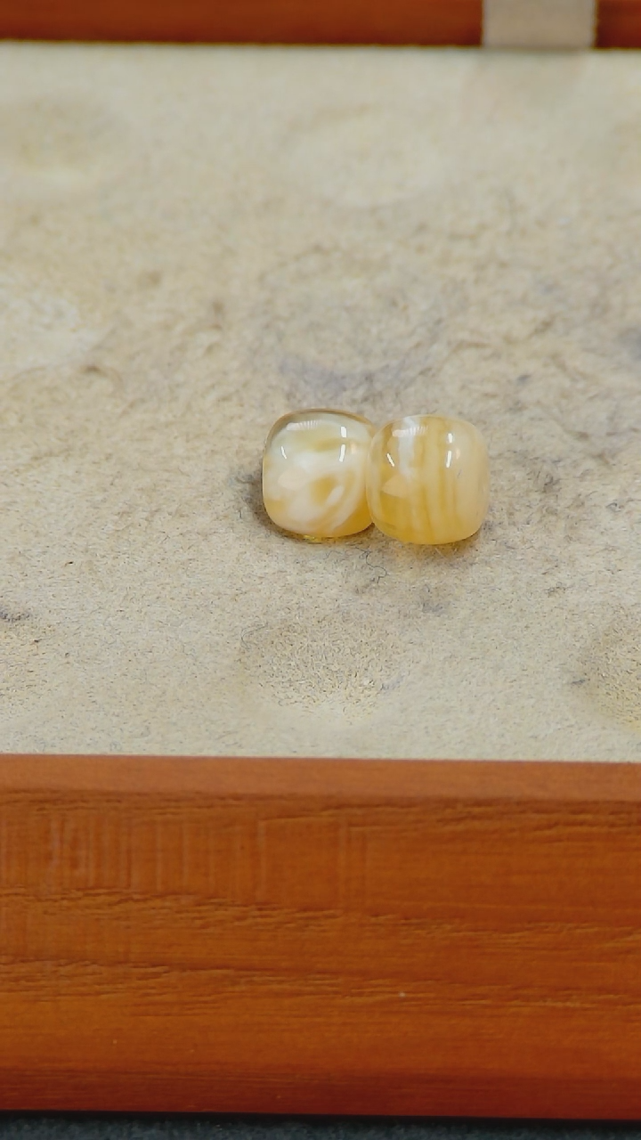 【闪购商品】蜜蜡裸石未镶嵌俄料微瑕8.6*7.5MM0.768克