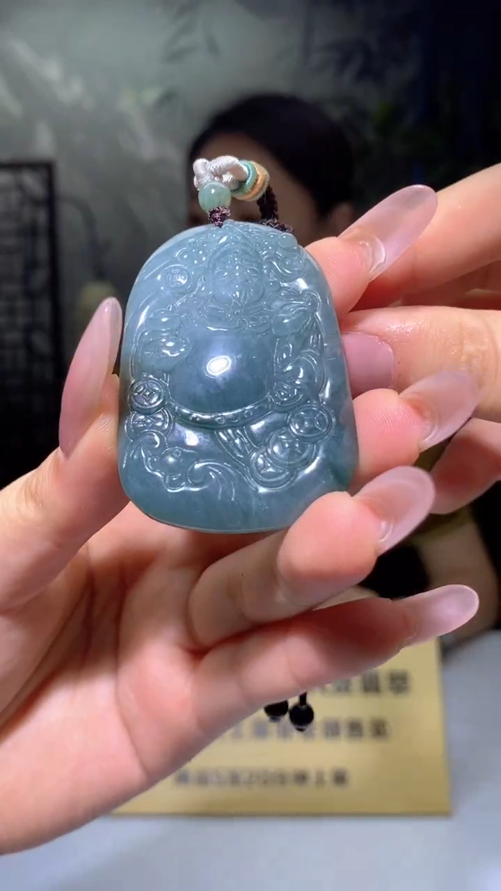 翡翠未镶嵌颈饰多样性发其一