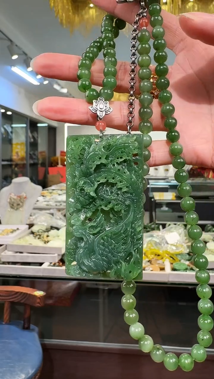 颈饰未镶嵌和田玉吊坠