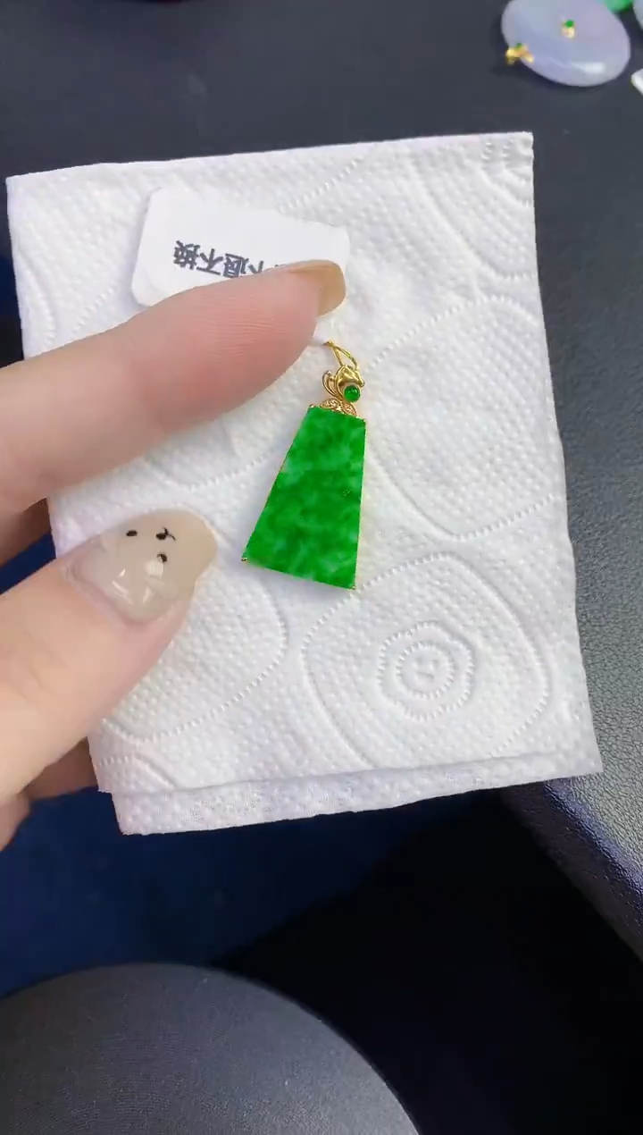 颈饰18K金镶嵌翡翠缅甸天然翡翠A货