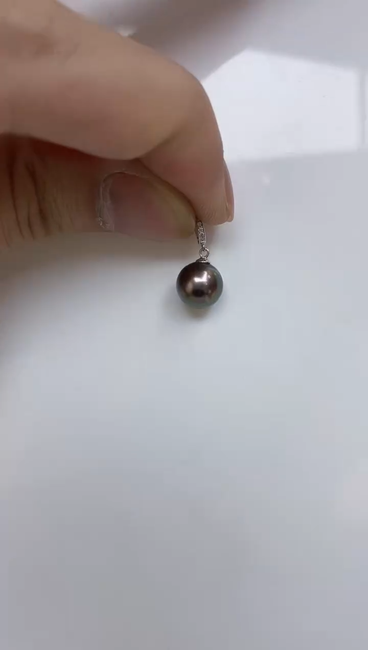 18K金镶嵌海水珍珠颈饰  