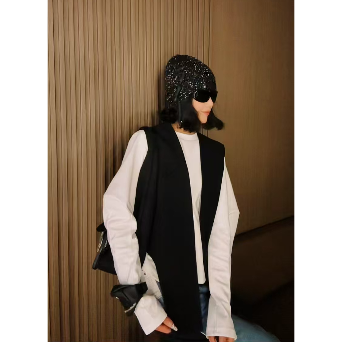 3597-2025新款韩版圆领设计感小众不规则黑色马甲外套小个子开衫