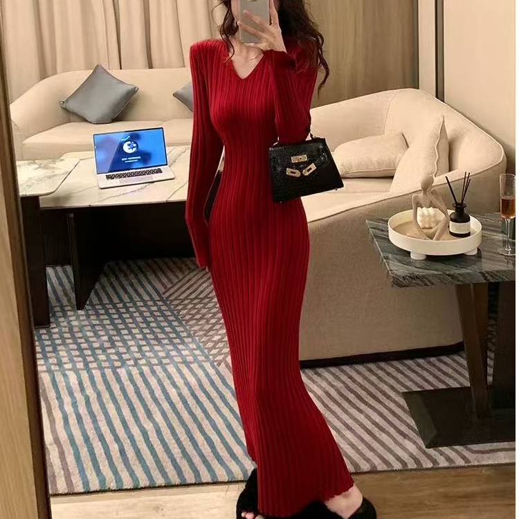 法式长袖红色针织连衣裙子秋冬2025新款高级感女长款毛衣裙长裙