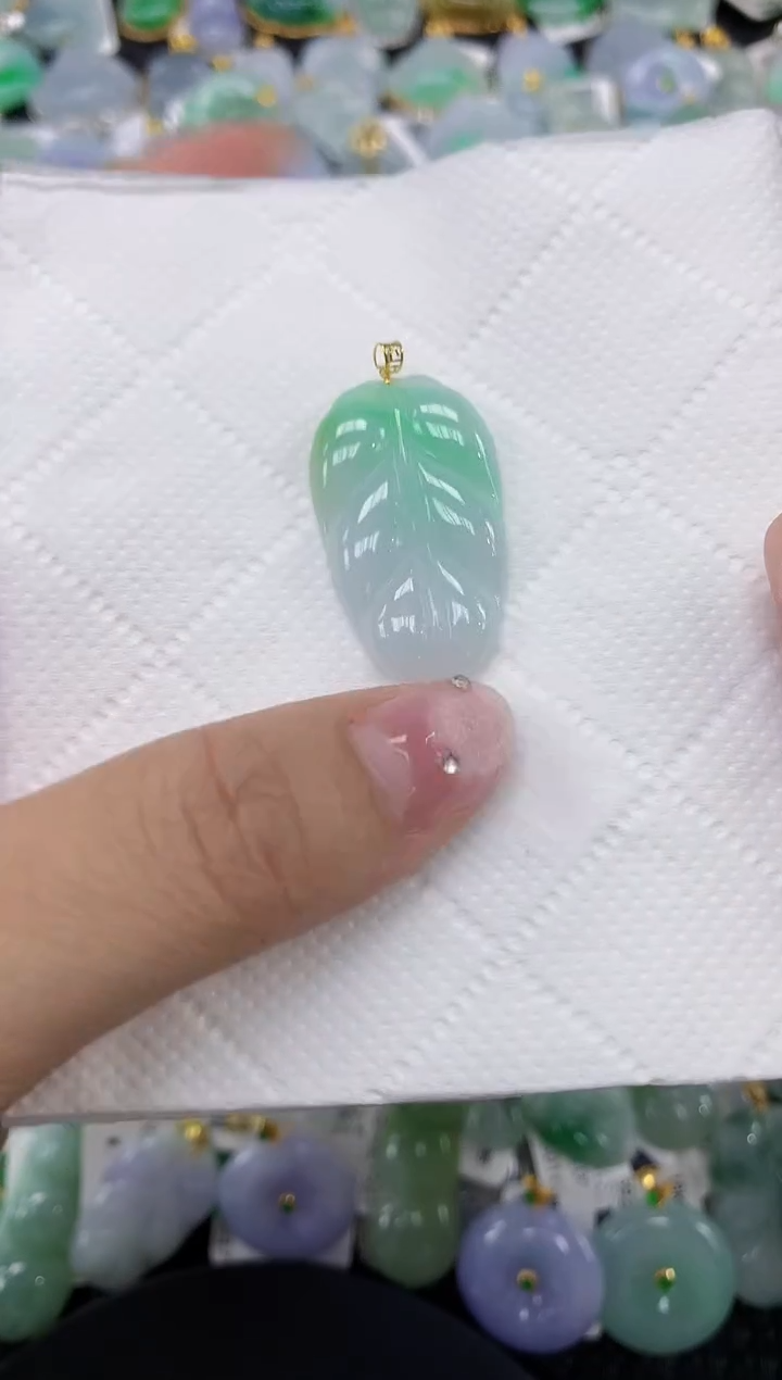 翡翠18K金镶嵌颈饰11111111111