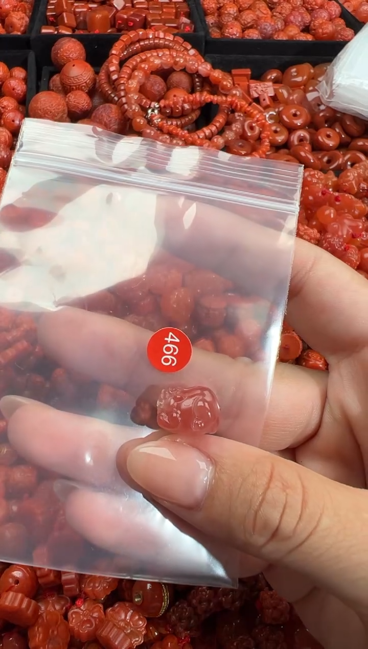南红玛瑙未镶嵌颈饰1