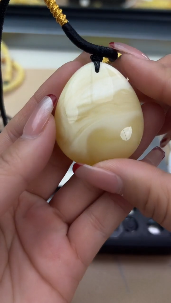 【闪购商品】琥珀裸石未镶嵌蜜蜡吊坠