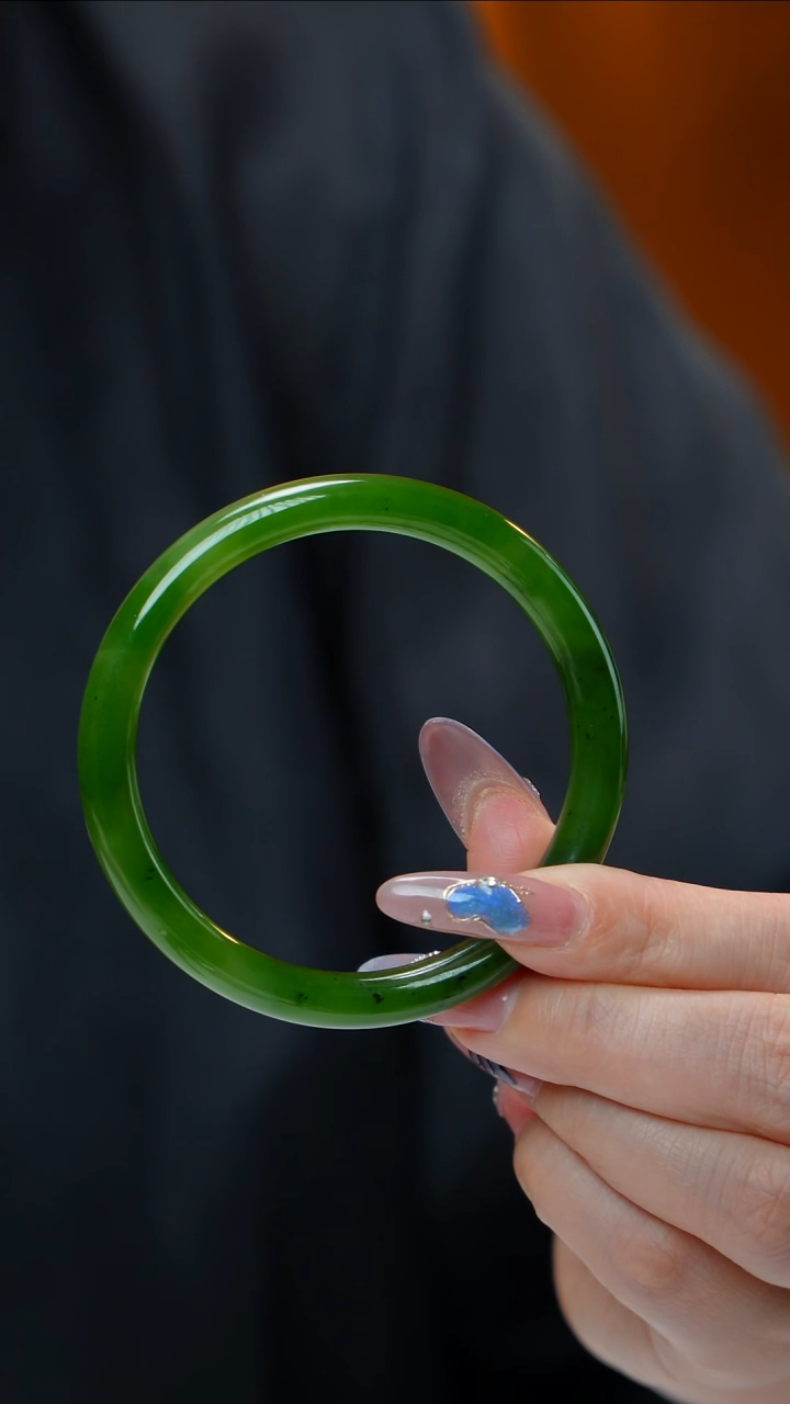 未镶嵌手镯和田玉（碧玉）碧玉手镯 多样性发其一 圈口备注