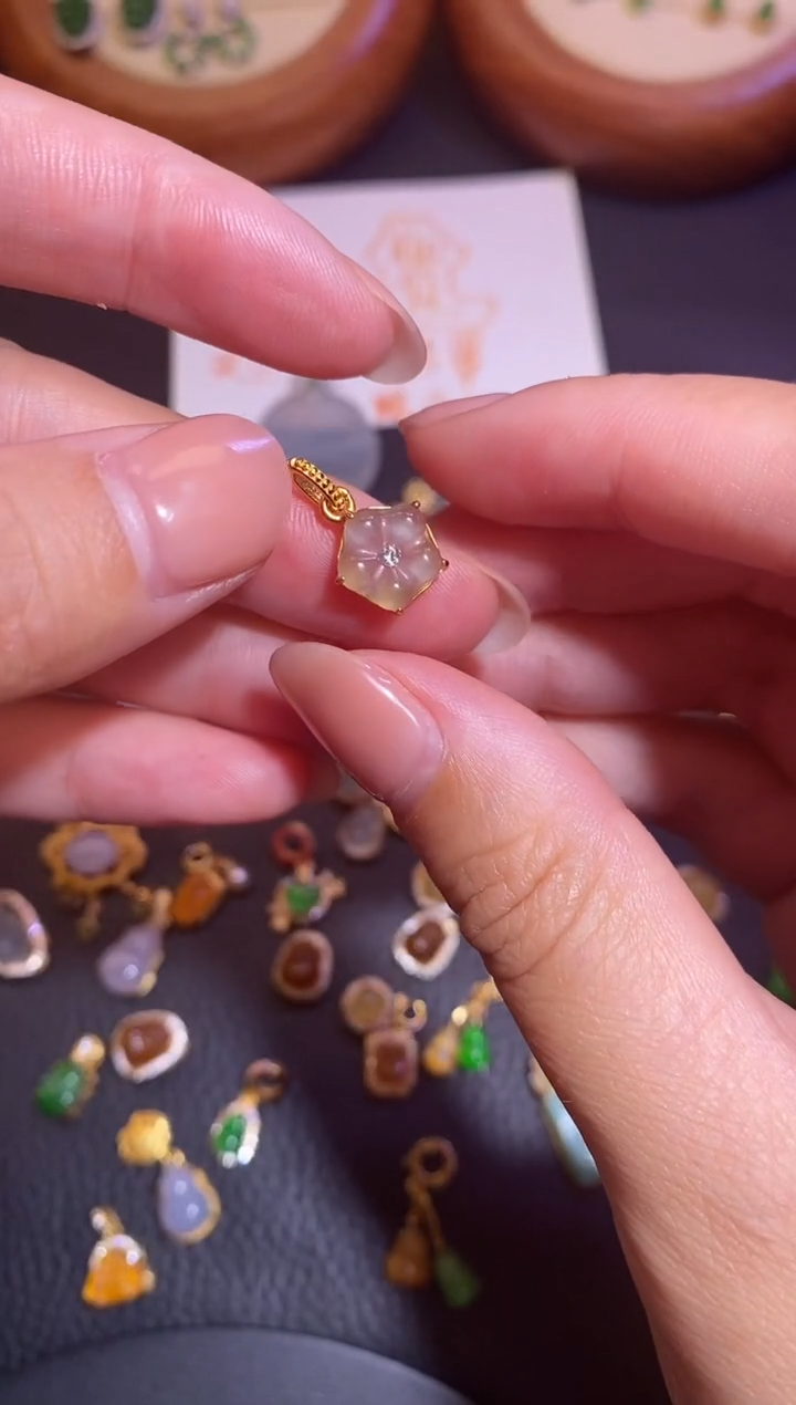 颈饰18K金镶嵌翡翠a货翡翠