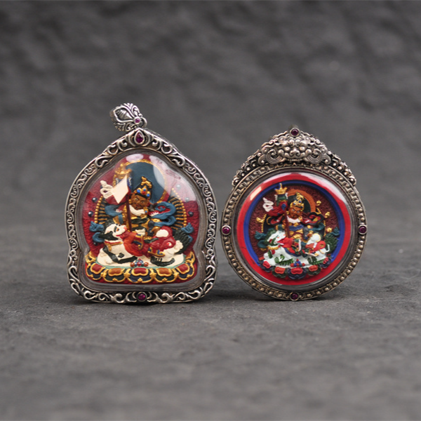 【玲珑擦擦】手工制作红泥手绘上色财宝天王黄财神双面擦擦银壳吊坠