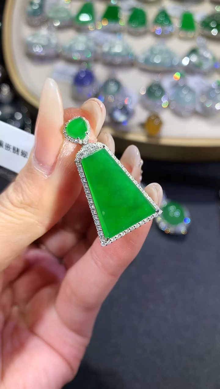 【闪购商品】翡翠吊坠(不含链)18K金镶嵌62-无事牌