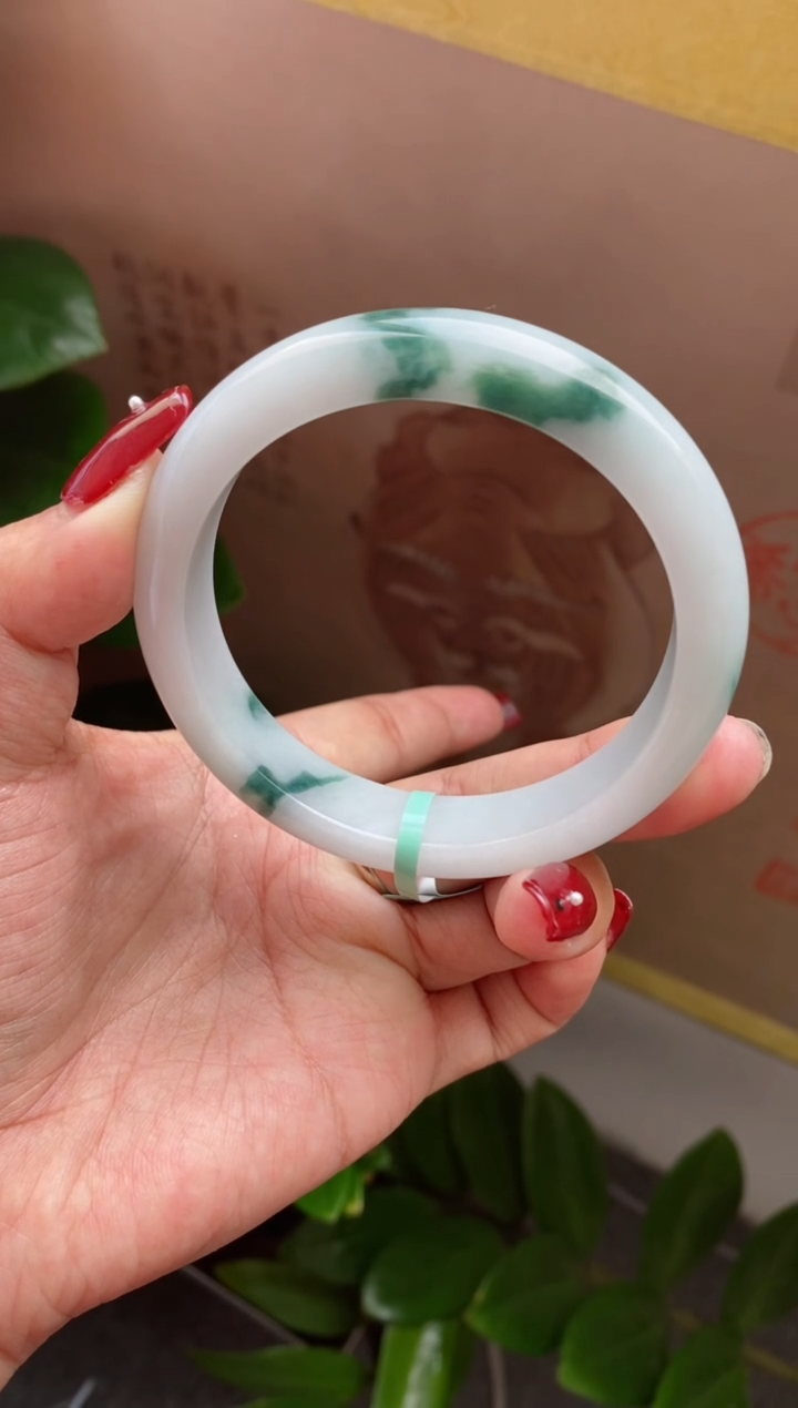 【闪购商品】翡翠手镯未镶嵌（必买 无棉 牛奶底飘花）18号