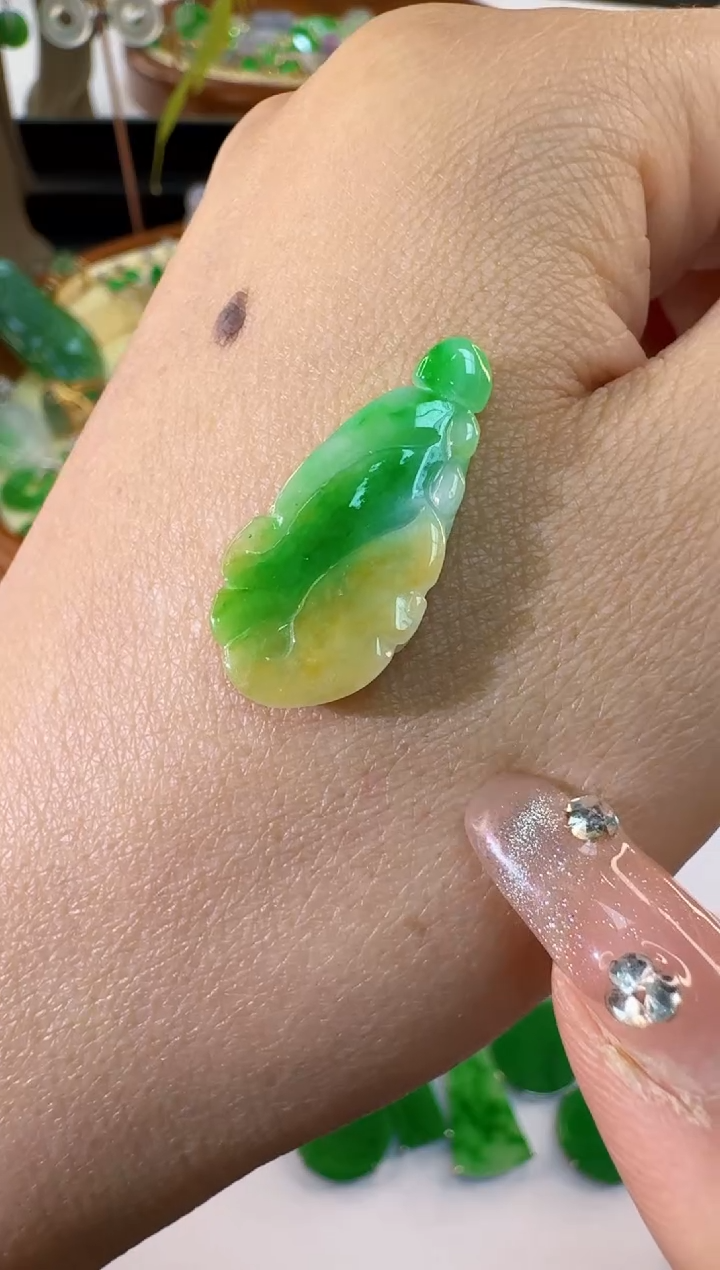 【闪购商品】翡翠颈饰18K金镶嵌缅甸A货翡翠吊坠