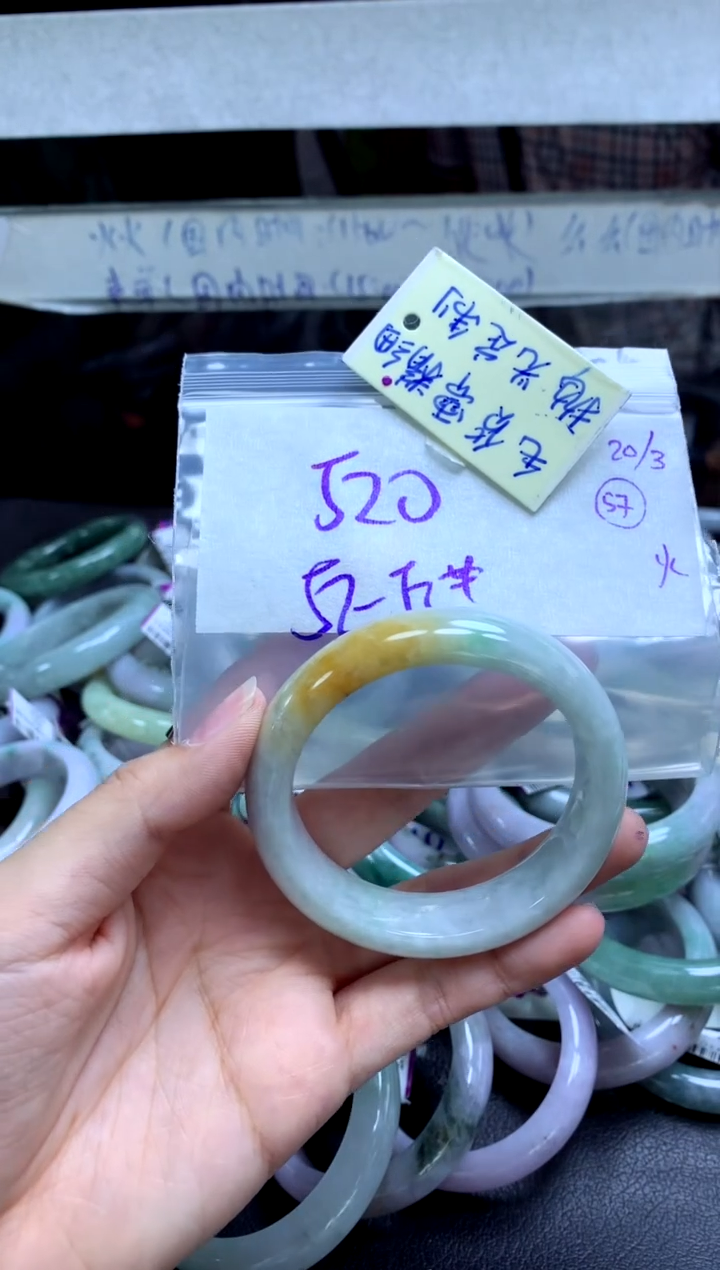 定制翡翠未镶嵌手镯毛货需精细抛光+多人