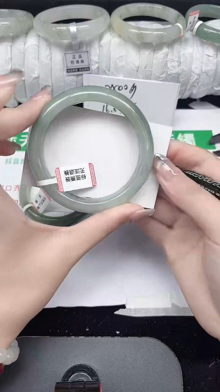 未镶嵌手镯石英质玉172-58/59