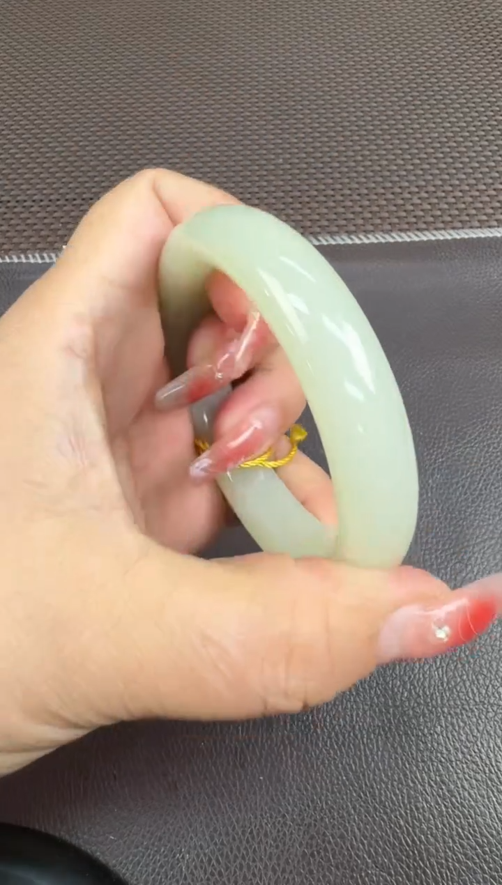 【闪购商品】和田玉手镯未镶嵌56