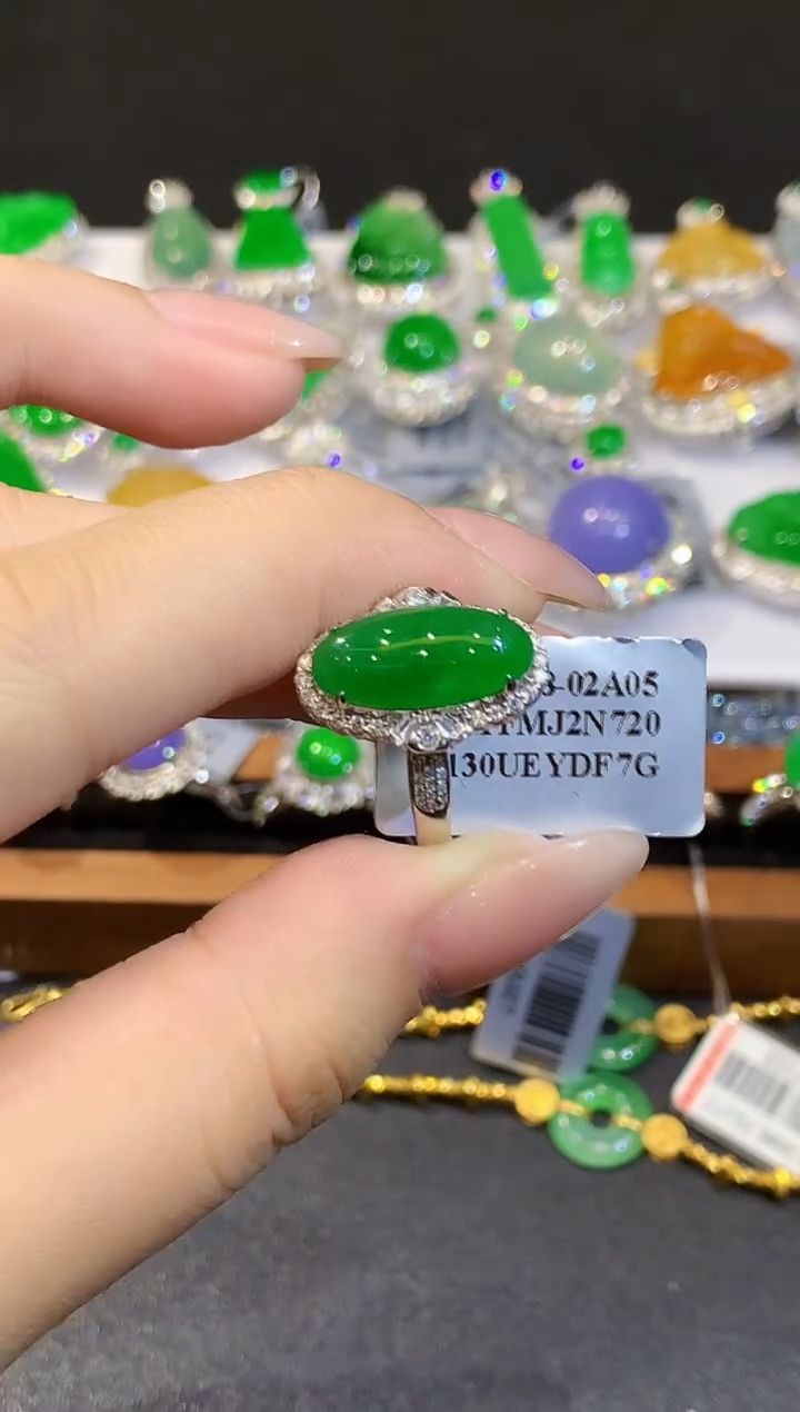 18K金镶嵌戒指翡翠LSR多样性发其一
