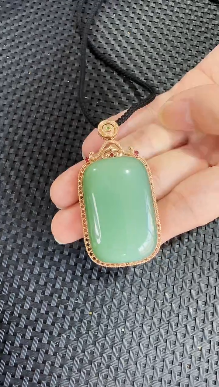 【闪购商品】和田玉（碧玉）吊坠18K金镶嵌无事牌