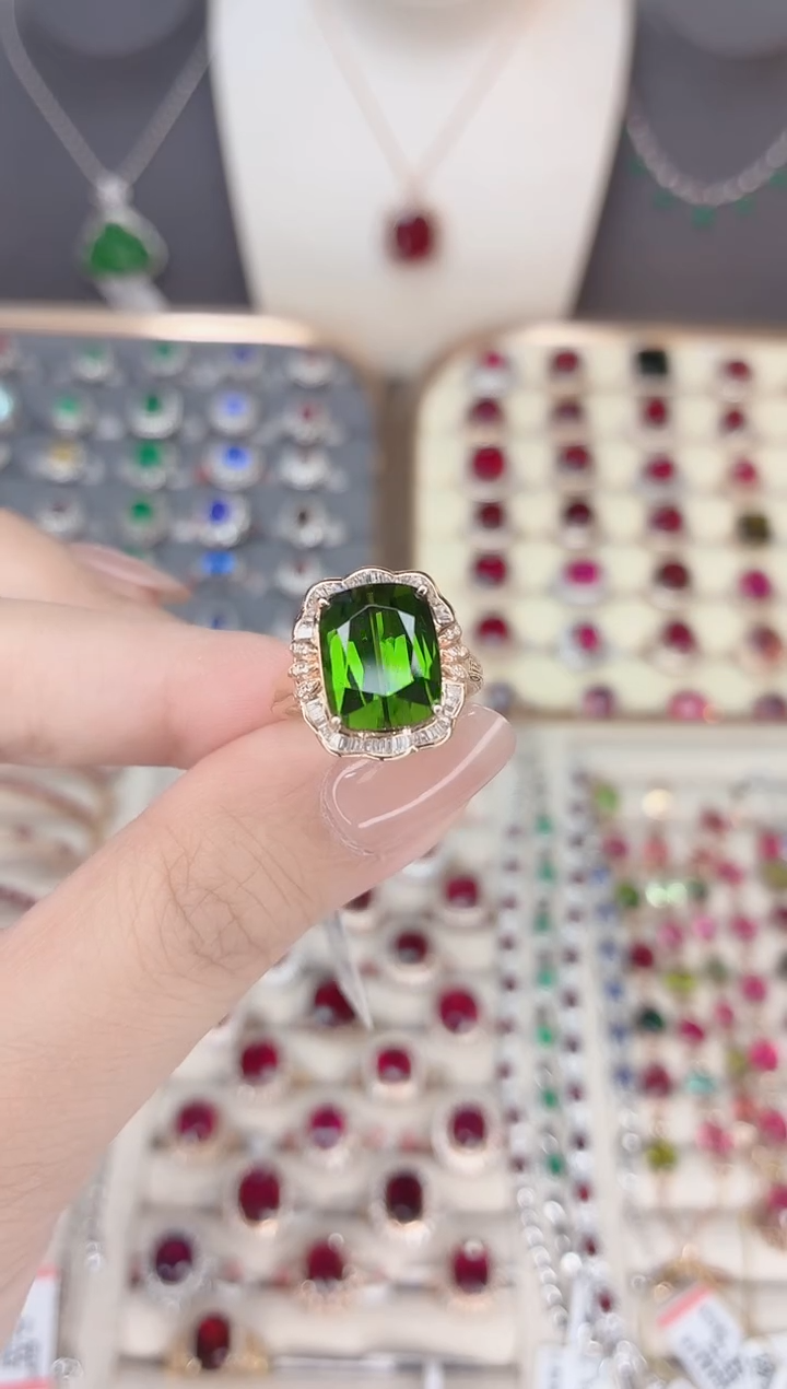 18K金镶嵌戒指绿色碧玺我***子-