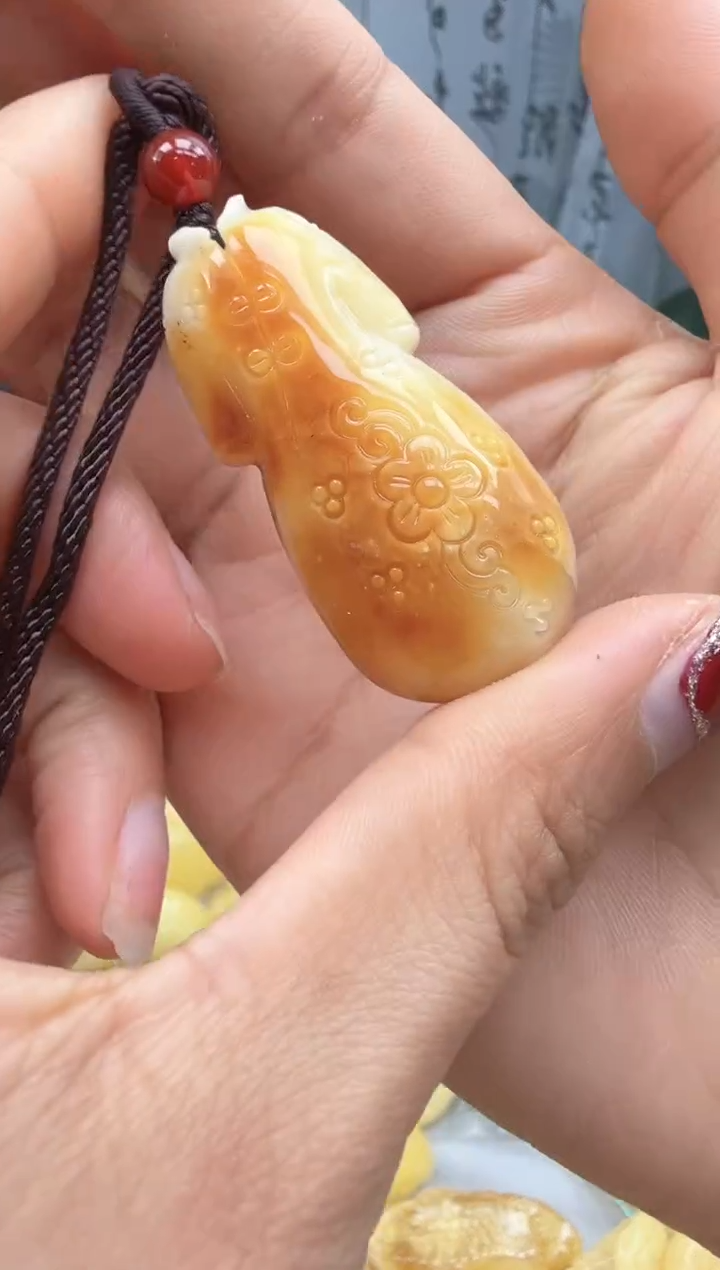 【闪购商品】琥珀裸石未镶嵌挂坠