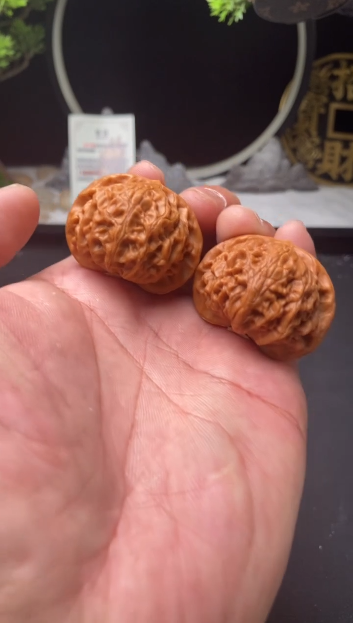 【闪购商品】文玩核桃把件宫灯40左右（已打底）