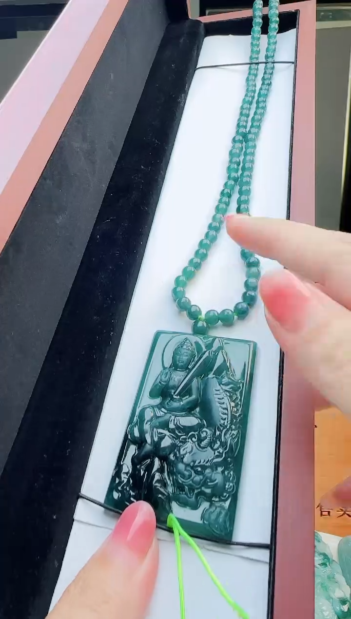 颈饰未镶嵌翡翠多样性发其中一