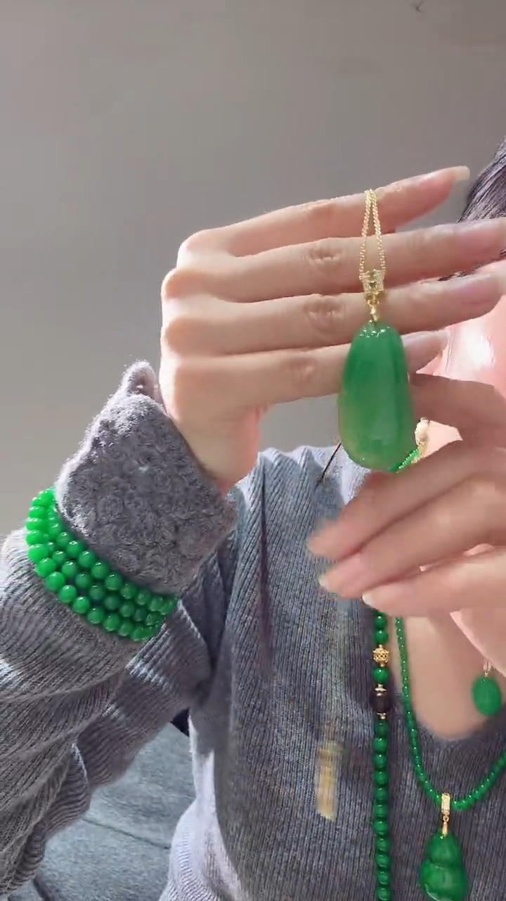 颈饰未镶嵌翡翠福瓜