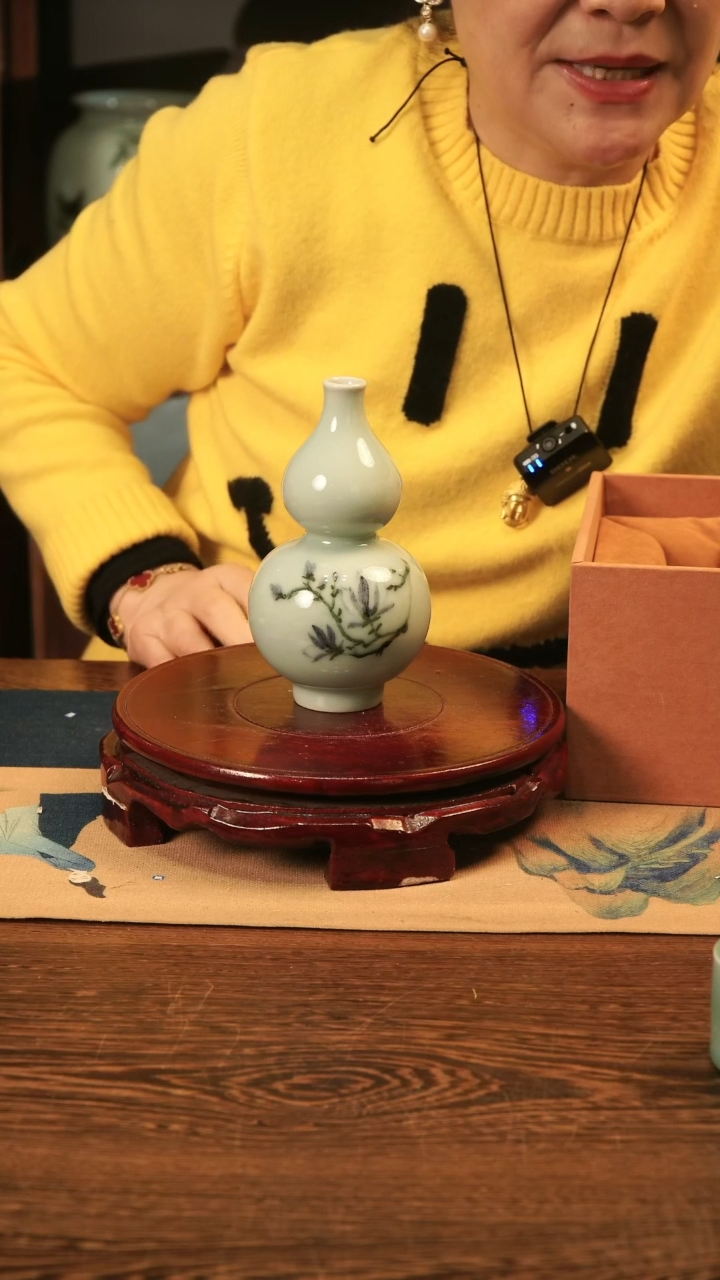 【闪购商品】釉中彩 玉兰花画 葫芦瓶