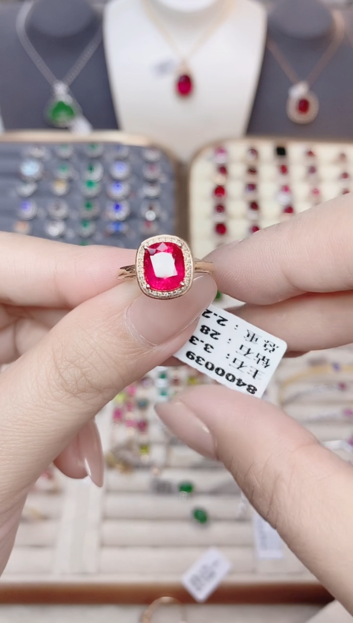 18K金镶嵌碧玺戒指碧玺3.3CT