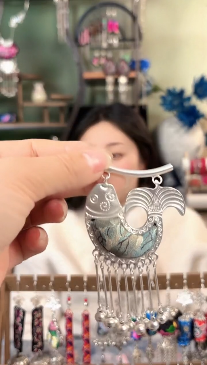 平*?彩云南阁非遗老绣饰品1100