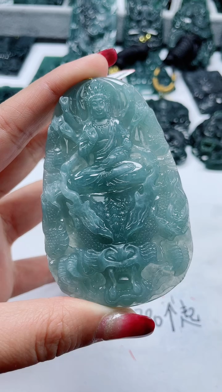 【闪购商品】翡翠颈饰未镶嵌            