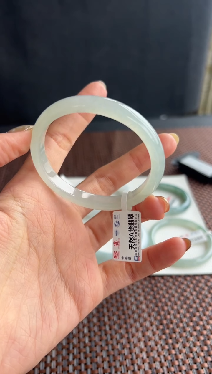 【闪购商品】翡翠手镯未镶嵌55号54.5*47.1*8.4*6.2