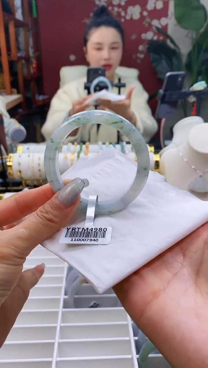 【闪购商品】翡翠手镯未镶嵌150飘花52-54/9.6*8.0