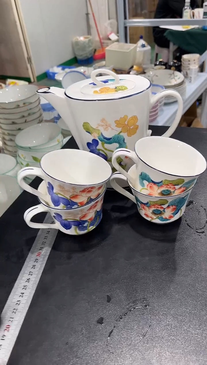 杯子骨瓷（简装）荷花  一壶  4杯