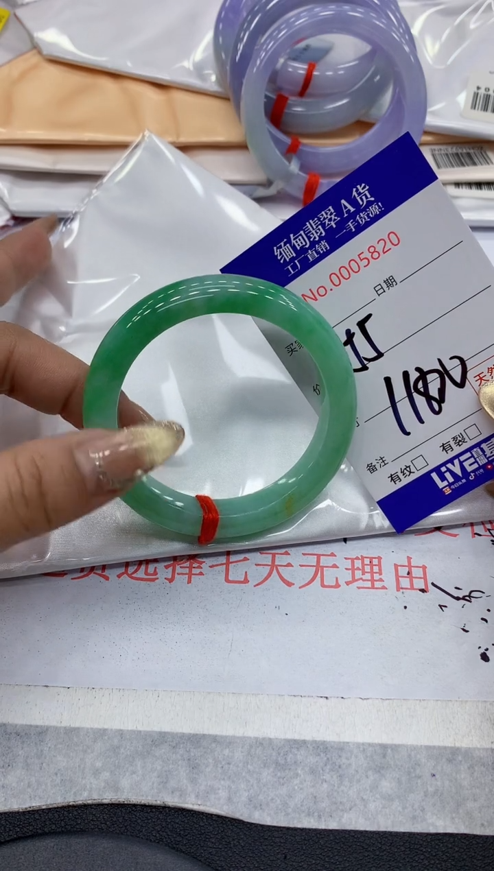 翡翠手镯未镶嵌20缅甸翡翠手镯