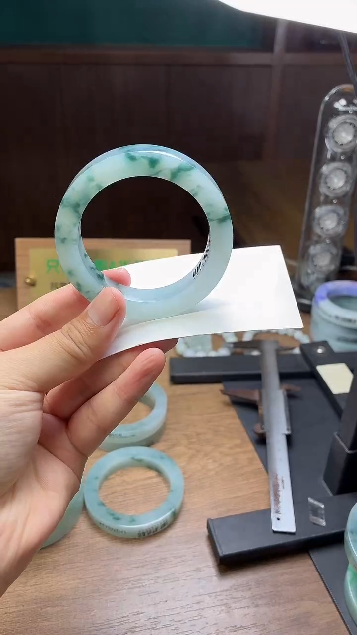 未镶嵌手镯定制翡翠@*定制