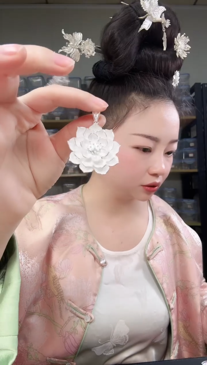 无足银花丝三层大莲花吊坠