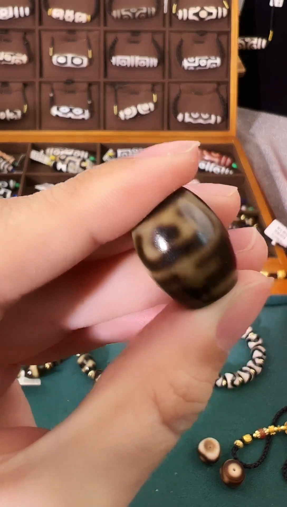 玛瑙/玉髓（覆膜）颈饰未镶嵌?****?36（微瑕随机发货）